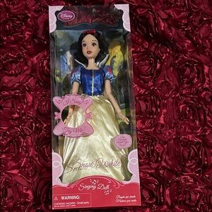 Disney Snow White Singing Doll with Blue and Yellow Outfit